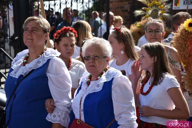 [WIDEO, FOTO] Mieszkańcy gminy Żarów dziękują za plony. Uroczysty korowód rozpoczął dożynki gminne w Imbramowicach