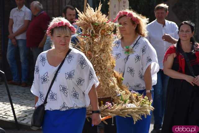 [WIDEO, FOTO] Mieszkańcy gminy Żarów dziękują za plony. Uroczysty korowód rozpoczął dożynki gminne w Imbramowicach