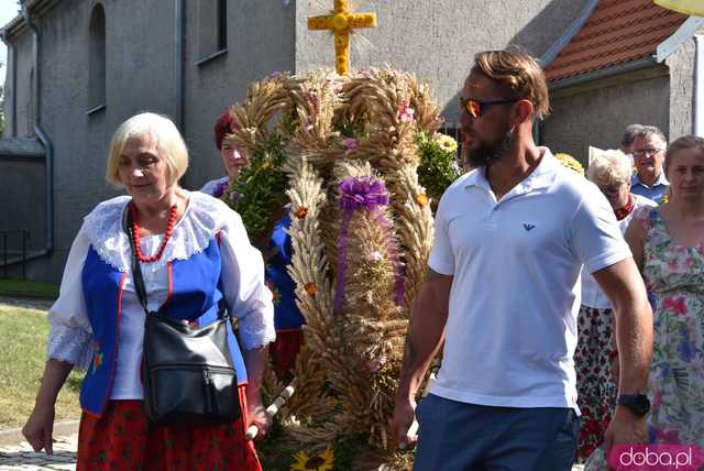 [WIDEO, FOTO] Mieszkańcy gminy Żarów dziękują za plony. Uroczysty korowód rozpoczął dożynki gminne w Imbramowicach