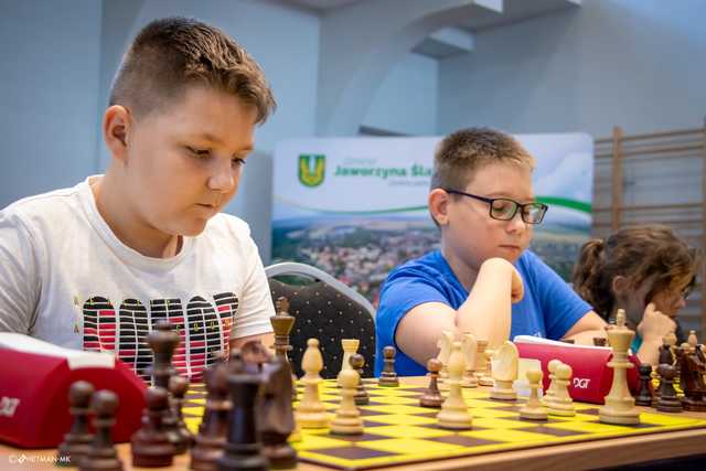 Szachiści opanowali halę sportowo-edukacyjną w Jaworzynie Śląskiej [FOTO]