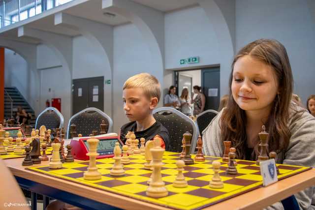 Szachiści opanowali halę sportowo-edukacyjną w Jaworzynie Śląskiej [FOTO]