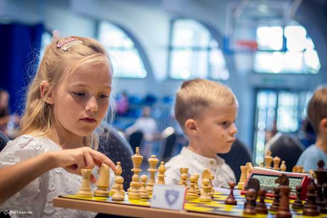 Szachiści opanowali halę sportowo-edukacyjną w Jaworzynie Śląskiej [FOTO]