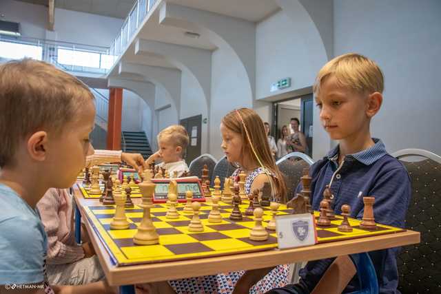 Szachiści opanowali halę sportowo-edukacyjną w Jaworzynie Śląskiej [FOTO]