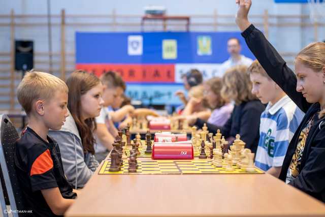 Szachiści opanowali halę sportowo-edukacyjną w Jaworzynie Śląskiej [FOTO]