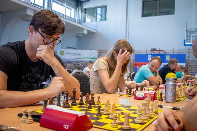 Szachiści opanowali halę sportowo-edukacyjną w Jaworzynie Śląskiej [FOTO]