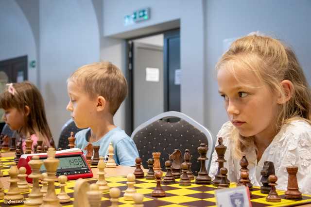 Szachiści opanowali halę sportowo-edukacyjną w Jaworzynie Śląskiej [FOTO]