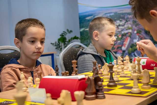 Szachiści opanowali halę sportowo-edukacyjną w Jaworzynie Śląskiej [FOTO]