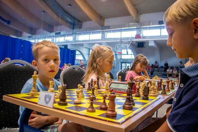 Szachiści opanowali halę sportowo-edukacyjną w Jaworzynie Śląskiej [FOTO]