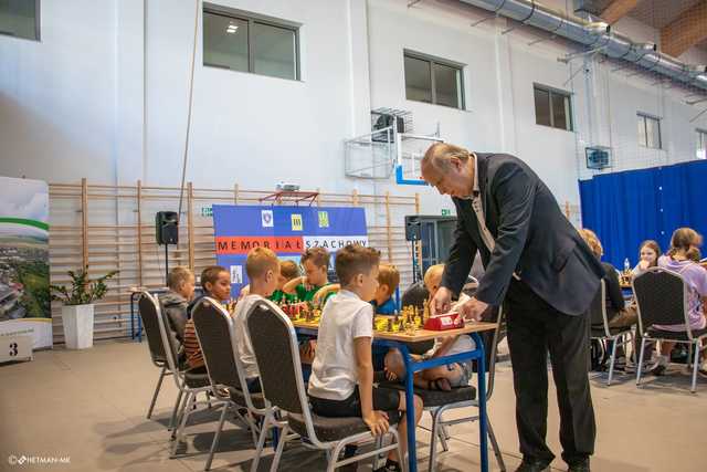 Szachiści opanowali halę sportowo-edukacyjną w Jaworzynie Śląskiej [FOTO]