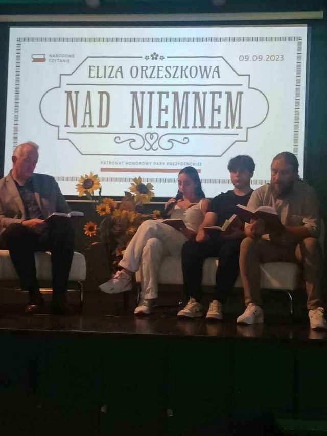 [FOTO] Mieszkańcy gminy Strzegom czytali Nad Niemnem