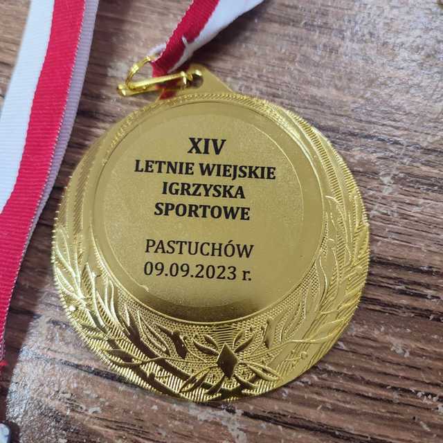 [FOTO] Mieszkańcy Pastuchowa upiększyli teren przy przystanku. Za nami rodzinne igrzyska sportowe i piknik rodzinny