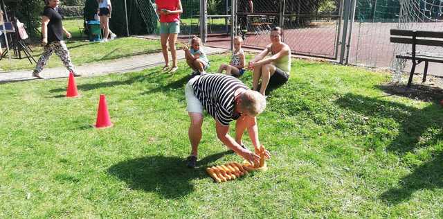 [FOTO] Mieszkańcy Pastuchowa upiększyli teren przy przystanku. Za nami rodzinne igrzyska sportowe i piknik rodzinny