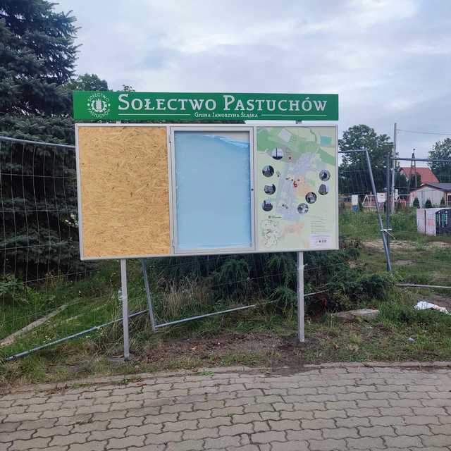 [FOTO] Mieszkańcy Pastuchowa upiększyli teren przy przystanku. Za nami rodzinne igrzyska sportowe i piknik rodzinny