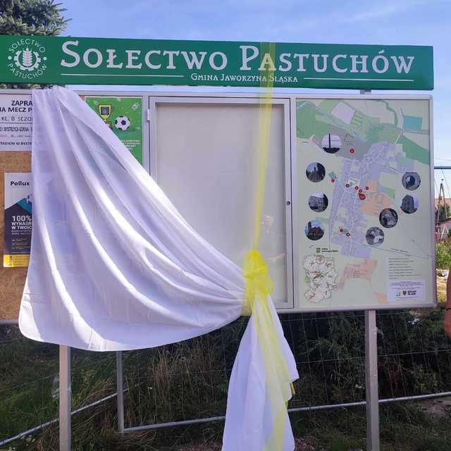 [FOTO] Mieszkańcy Pastuchowa upiększyli teren przy przystanku. Za nami rodzinne igrzyska sportowe i piknik rodzinny