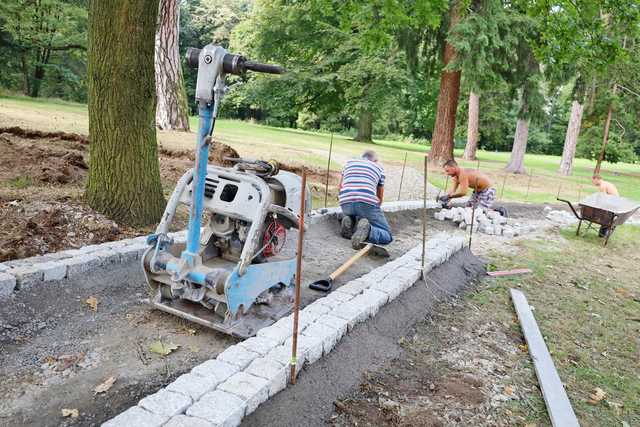 [FOTO] Trwa rewitalizacja żarowskiego Parku Miejskiego 