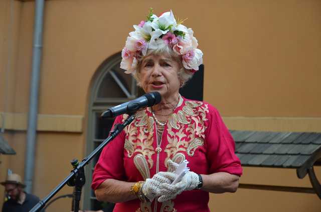 [WIDEO, FOTO] Gustowne nakrycia głowy, swojskie jedzenie i świetna zabawa. Za nami Dzień Kapelusza w Strzegomiu