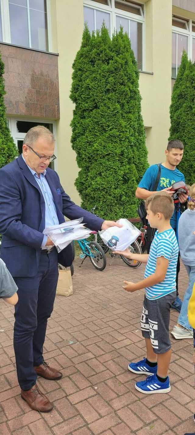 [FOTO] Uczniowie ze Świebodzic promują ekologiczny transport