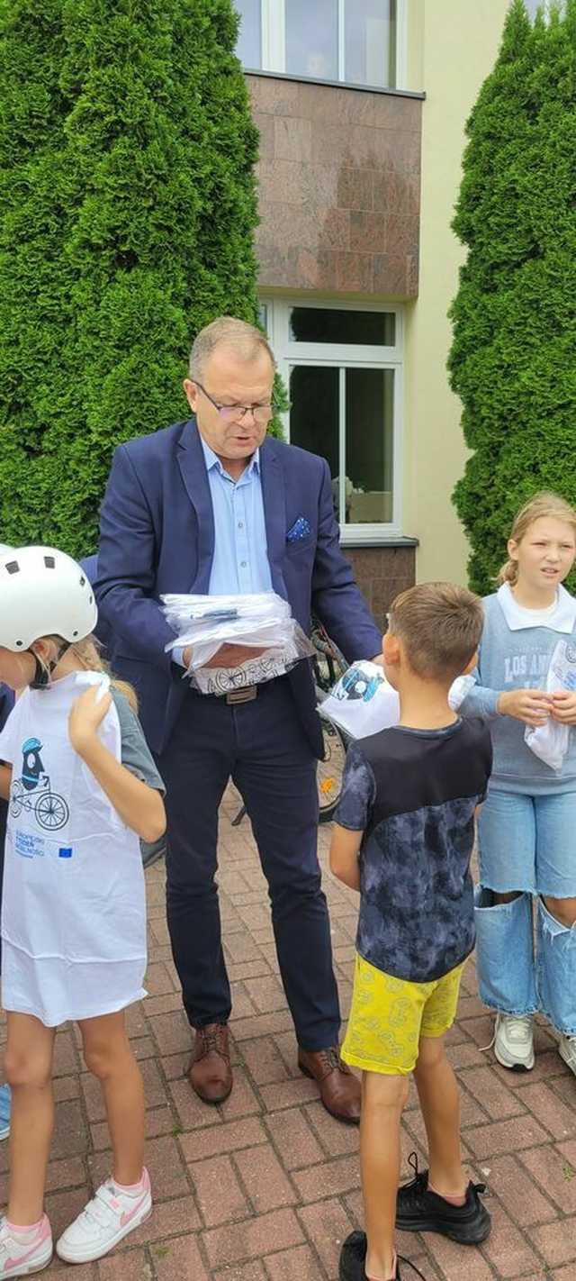 [FOTO] Uczniowie ze Świebodzic promują ekologiczny transport