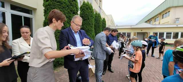 [FOTO] Uczniowie ze Świebodzic promują ekologiczny transport