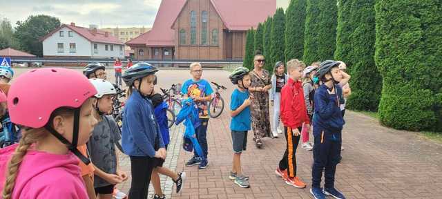 [FOTO] Uczniowie ze Świebodzic promują ekologiczny transport