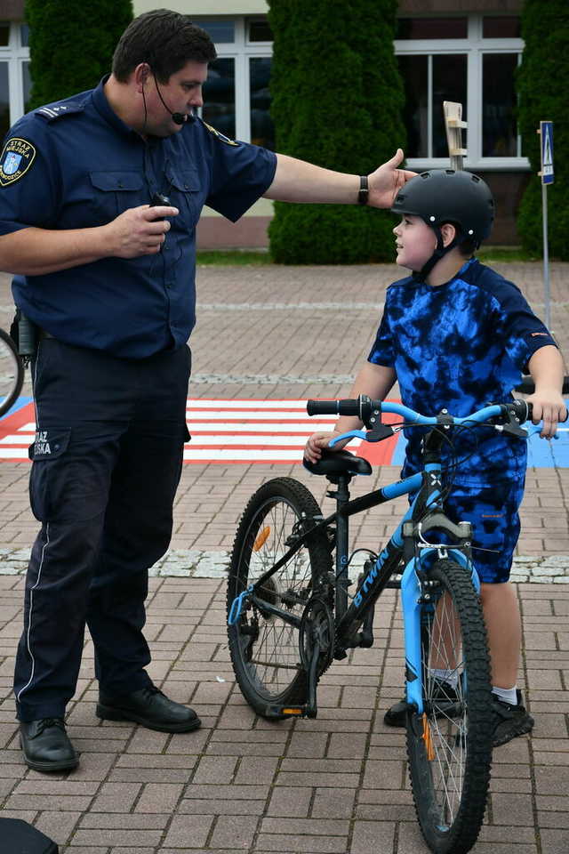 [FOTO] Uczniowie ze Świebodzic promują ekologiczny transport