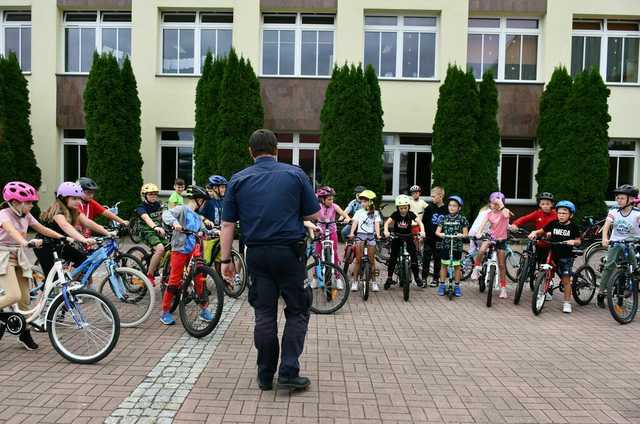 [FOTO] Uczniowie ze Świebodzic promują ekologiczny transport