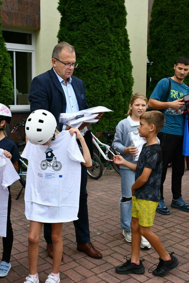 [FOTO] Uczniowie ze Świebodzic promują ekologiczny transport