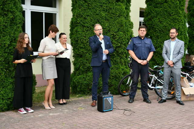 [FOTO] Uczniowie ze Świebodzic promują ekologiczny transport