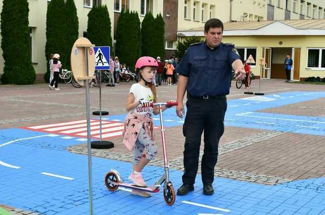 [FOTO] Uczniowie ze Świebodzic promują ekologiczny transport