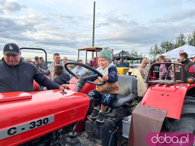 [FOTO] Moc atrakcji podczas Dnia Ziemniaka w Kalnie. Przyjechały również zabytkowe ciągniki i maszyny rolnicze