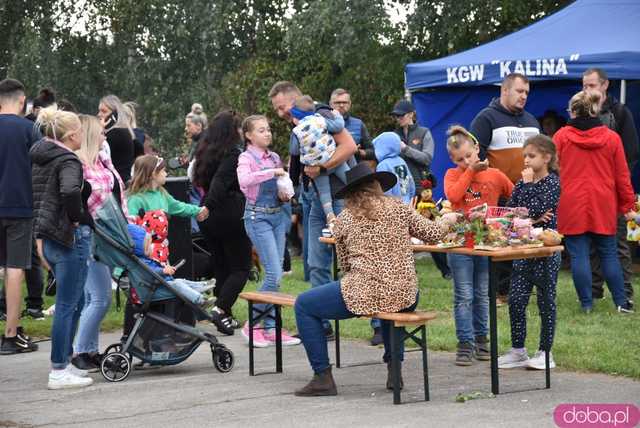 [FOTO] Moc atrakcji podczas Dnia Ziemniaka w Kalnie. Przyjechały również zabytkowe ciągniki i maszyny rolnicze