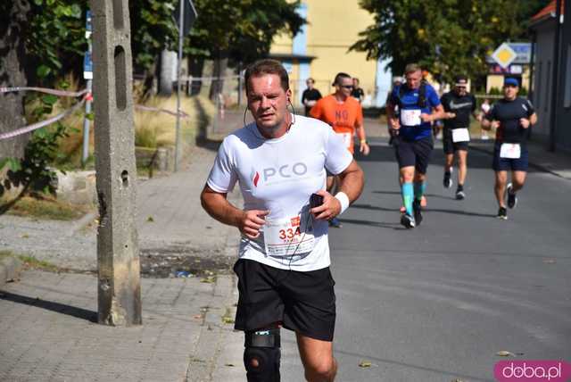 [FOTO] Zawodnicy zameldowali się na starcie! Ruszyły 8. Żarowskie Biegi Strefowe