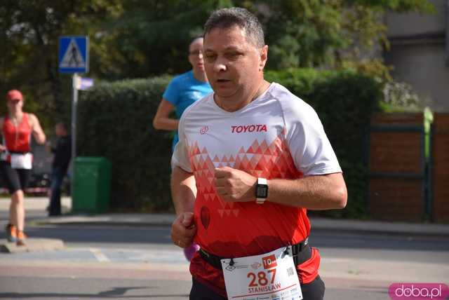 [FOTO] Zawodnicy zameldowali się na starcie! Ruszyły 8. Żarowskie Biegi Strefowe