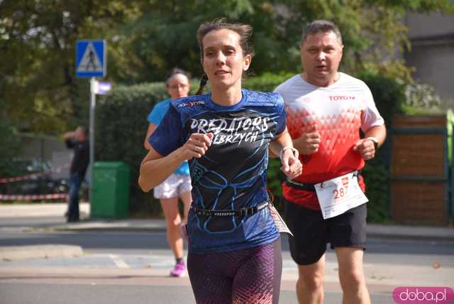 [FOTO] Zawodnicy zameldowali się na starcie! Ruszyły 8. Żarowskie Biegi Strefowe