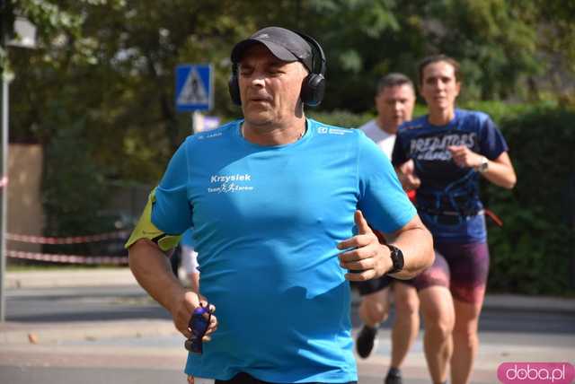 [FOTO] Zawodnicy zameldowali się na starcie! Ruszyły 8. Żarowskie Biegi Strefowe