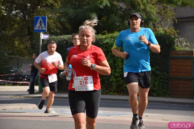 [FOTO] Zawodnicy zameldowali się na starcie! Ruszyły 8. Żarowskie Biegi Strefowe