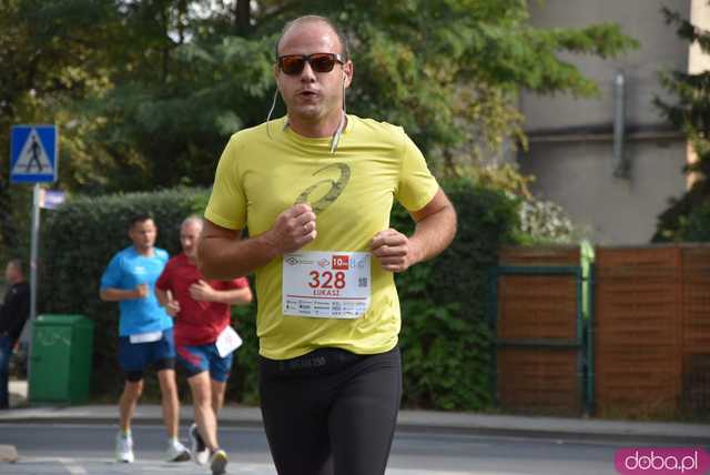 [FOTO] Zawodnicy zameldowali się na starcie! Ruszyły 8. Żarowskie Biegi Strefowe