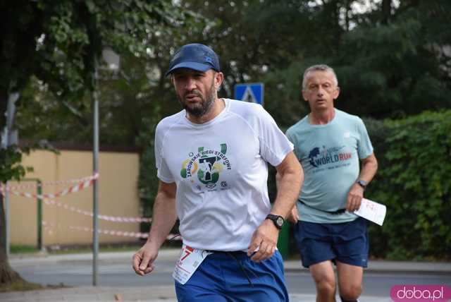 [FOTO] Zawodnicy zameldowali się na starcie! Ruszyły 8. Żarowskie Biegi Strefowe