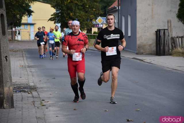 [FOTO] Zawodnicy zameldowali się na starcie! Ruszyły 8. Żarowskie Biegi Strefowe
