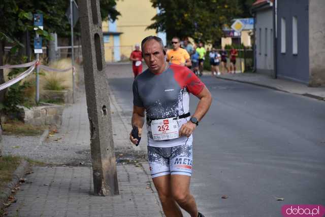 [FOTO] Zawodnicy zameldowali się na starcie! Ruszyły 8. Żarowskie Biegi Strefowe