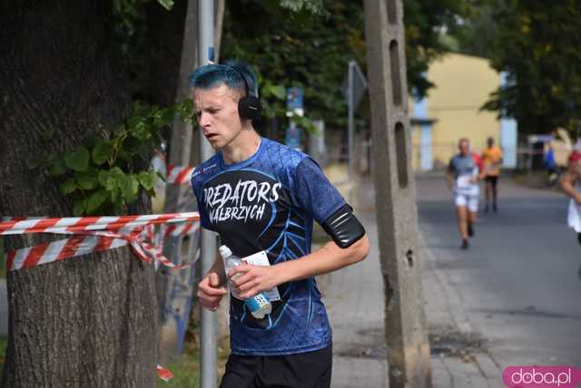 [FOTO] Zawodnicy zameldowali się na starcie! Ruszyły 8. Żarowskie Biegi Strefowe