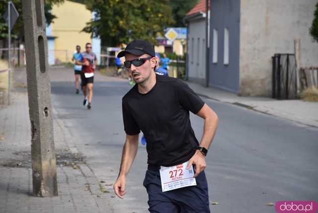 [FOTO] Zawodnicy zameldowali się na starcie! Ruszyły 8. Żarowskie Biegi Strefowe