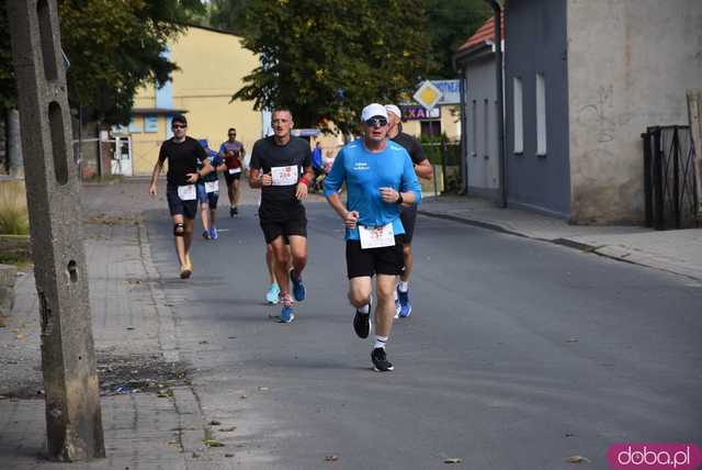 [FOTO] Zawodnicy zameldowali się na starcie! Ruszyły 8. Żarowskie Biegi Strefowe