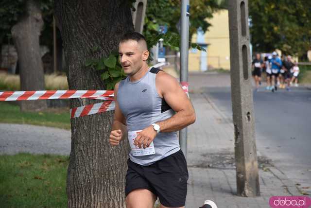 [FOTO] Zawodnicy zameldowali się na starcie! Ruszyły 8. Żarowskie Biegi Strefowe