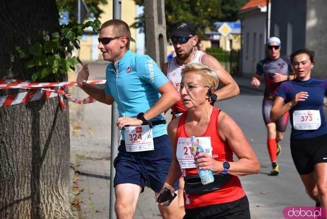 [FOTO] Zawodnicy zameldowali się na starcie! Ruszyły 8. Żarowskie Biegi Strefowe