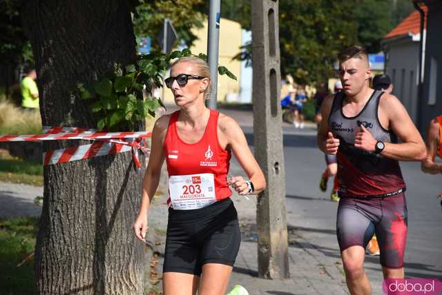[FOTO] Zawodnicy zameldowali się na starcie! Ruszyły 8. Żarowskie Biegi Strefowe