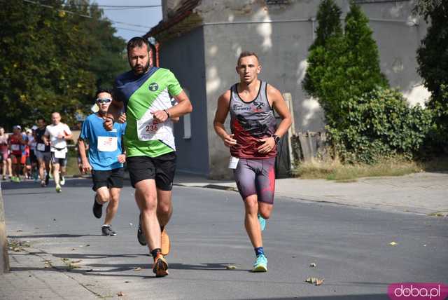 [FOTO] Zawodnicy zameldowali się na starcie! Ruszyły 8. Żarowskie Biegi Strefowe