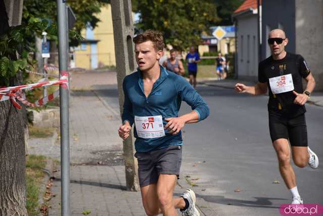 [FOTO] Zawodnicy zameldowali się na starcie! Ruszyły 8. Żarowskie Biegi Strefowe