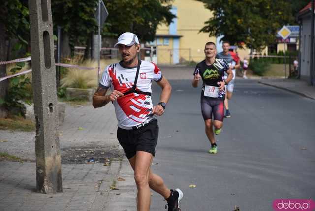 [FOTO] Zawodnicy zameldowali się na starcie! Ruszyły 8. Żarowskie Biegi Strefowe