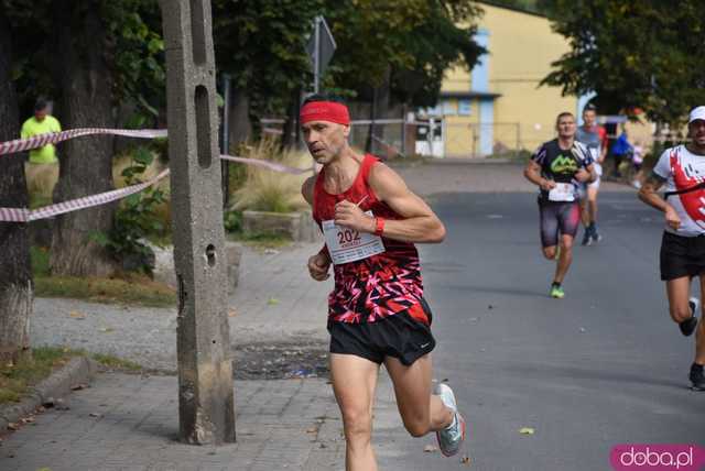 [FOTO] Zawodnicy zameldowali się na starcie! Ruszyły 8. Żarowskie Biegi Strefowe